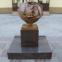 Памятник Младенец в капусте